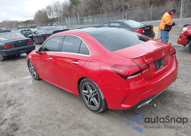 WDD3G4FB3KW019415: 44487400