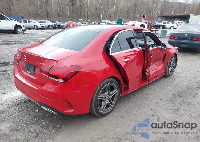 WDD3G4FB3KW019415: 44487400