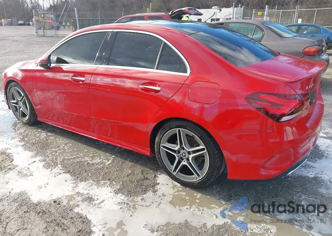 WDD3G4FB3KW019415: 44487400