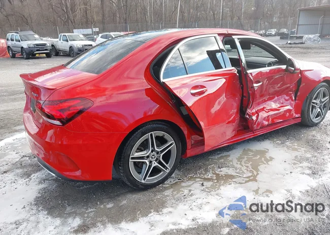 WDD3G4FB3KW019415: 44487400