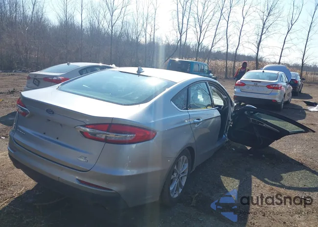 3FA6P0HD1LR257868: 44489107