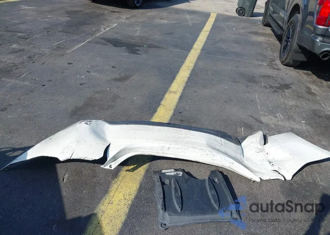 2T1BURHE5EC128037: 44488377