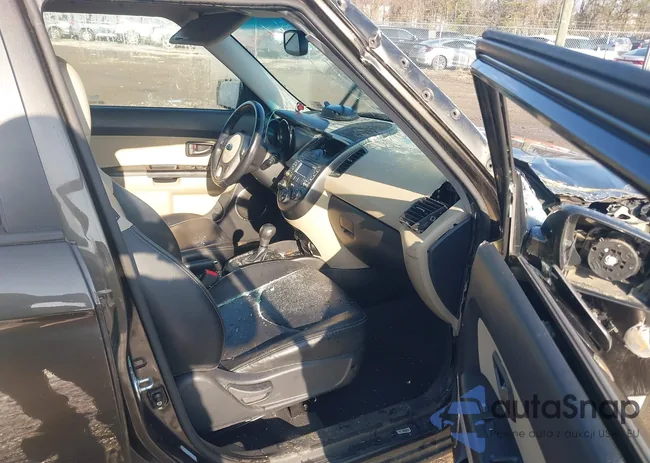 KNDJT2A26B7256001: 44489506