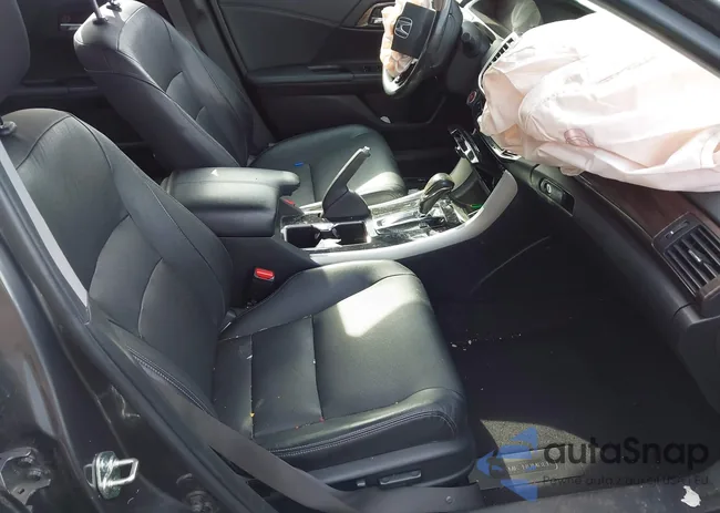 1HGCR2F88HA218108: 44489658