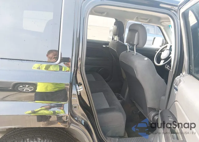 1C4NJRBBXGD618385: 44489686