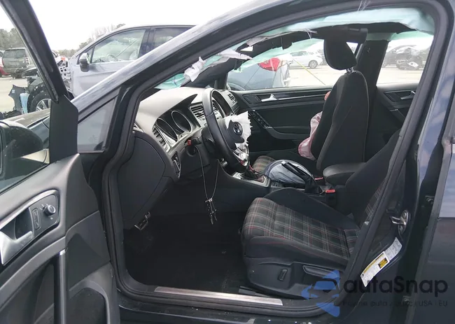 3VW447AUXHM027227: 44491210