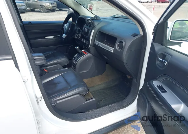 1C4NJCEA7GD806748: 44492758