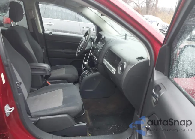 1C4NJDBB2GD657149: 44492841