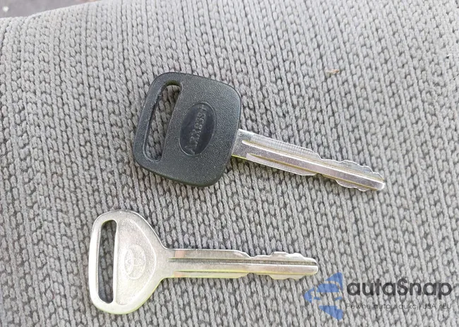 1NXBR12E72Z616623: 44492992