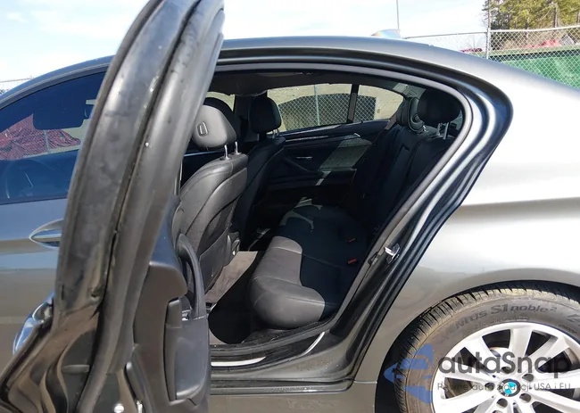 WBA5A5C52FD520013: 44493070