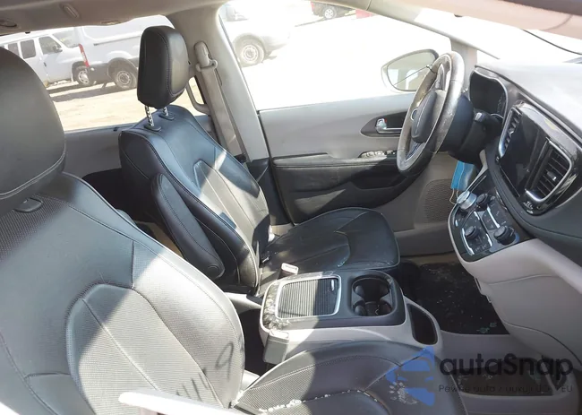 2C4RC1GG5JR258190: 44493194