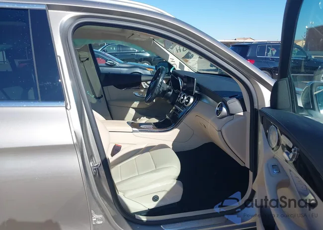 W1N0G8DBXLF789015: 44492443