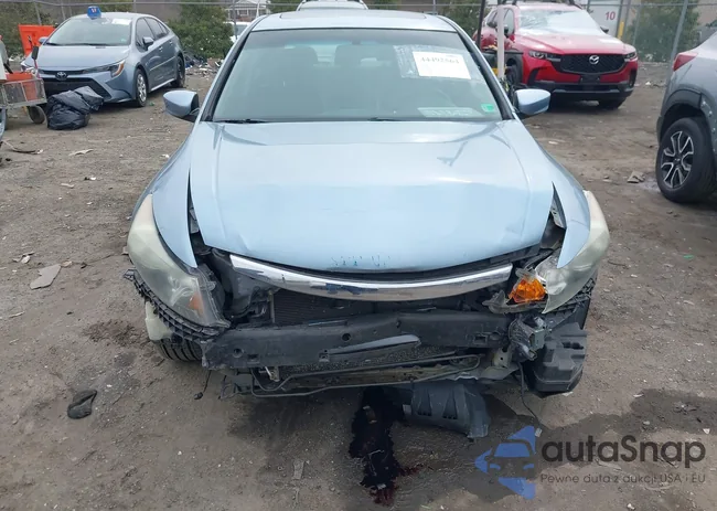 1HGCP3F80BA003440: 44492564