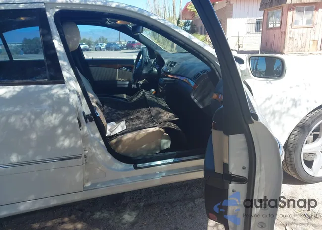 WDBUF56X89B375667: 44494902