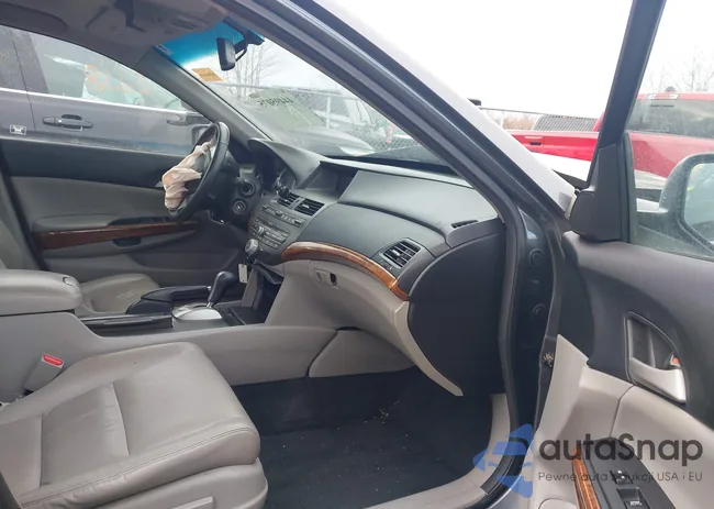 1HGCP3F82CA038398: 44495075