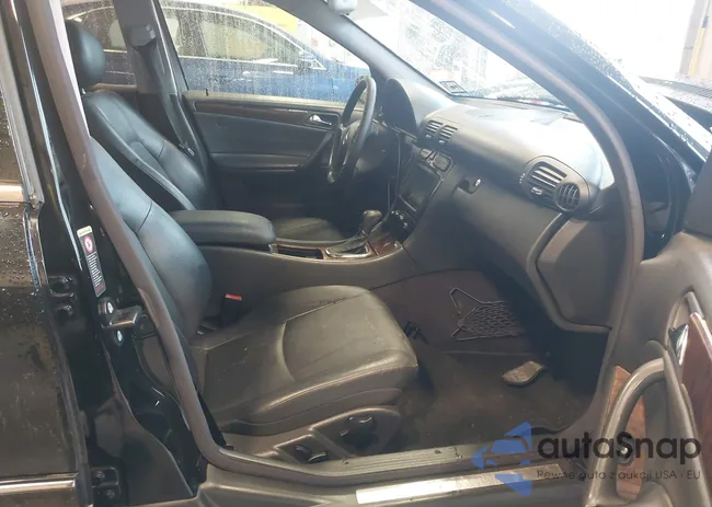 WDBRF61J02F258050: 44495155