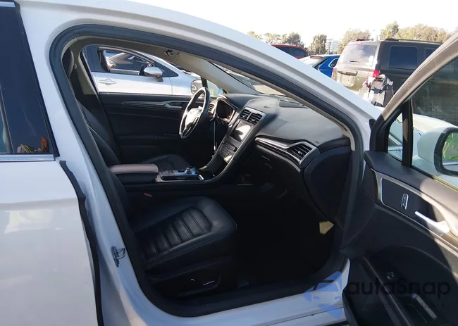 3FA6P0LU0HR409329: 44495208