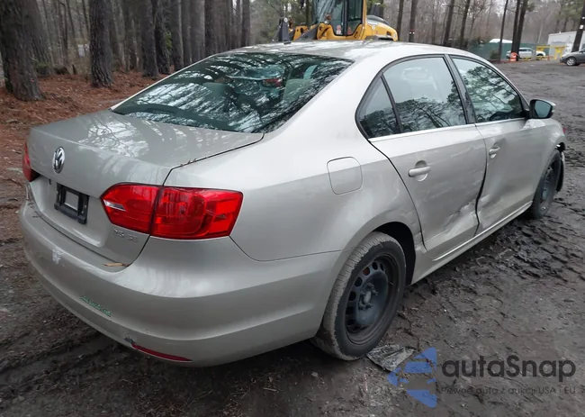 3VWDX7AJ2DM221497: 44494445