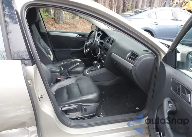 3VWDX7AJ2DM221497: 44494445