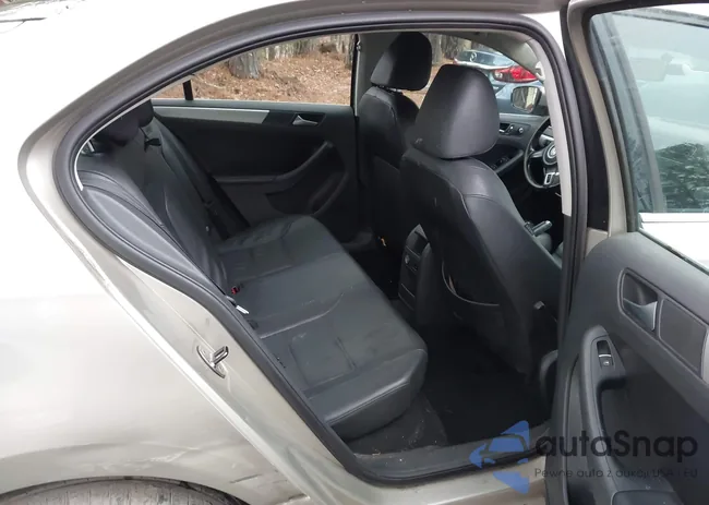 3VWDX7AJ2DM221497: 44494445