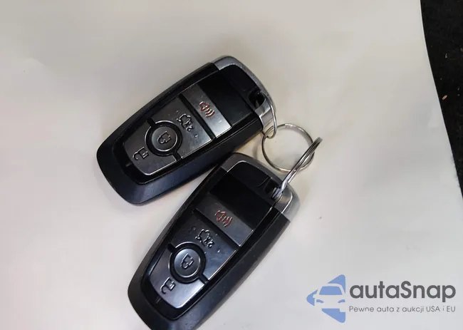 3FA6P0LU7JR101841: 44495437