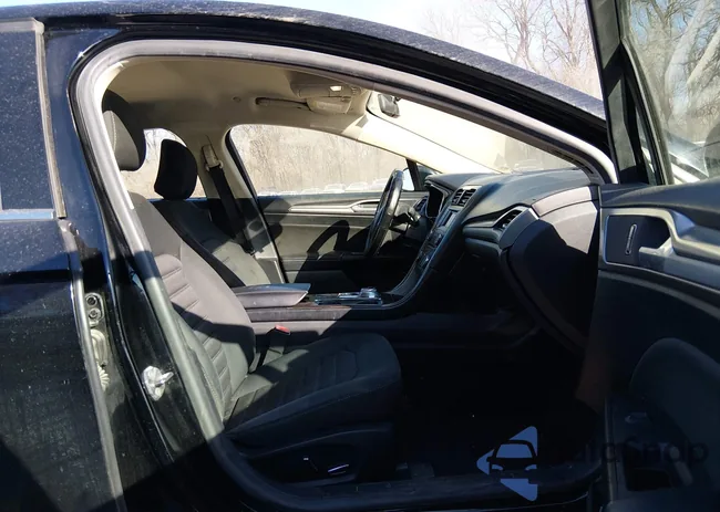 3FA6P0LU7JR101841: 44495437