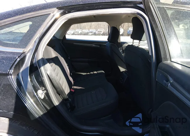 3FA6P0LU7JR101841: 44495437