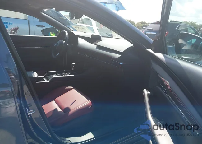 JM1BPBLL0T1852580: 44495550