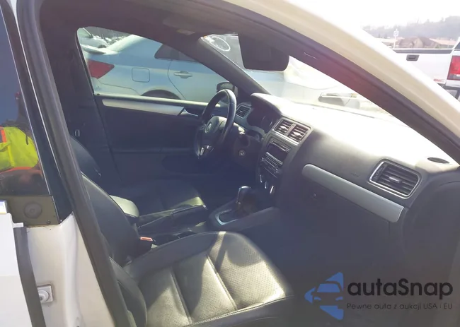 3VWD07AJ5EM218194: 44496683