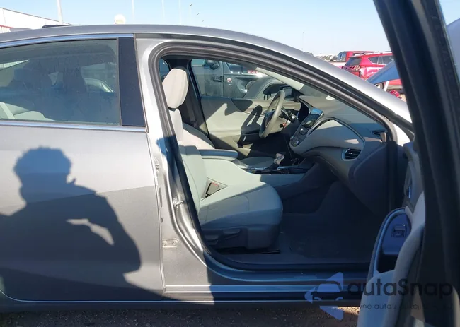 1G1ZD5ST1RF153280: 44497208