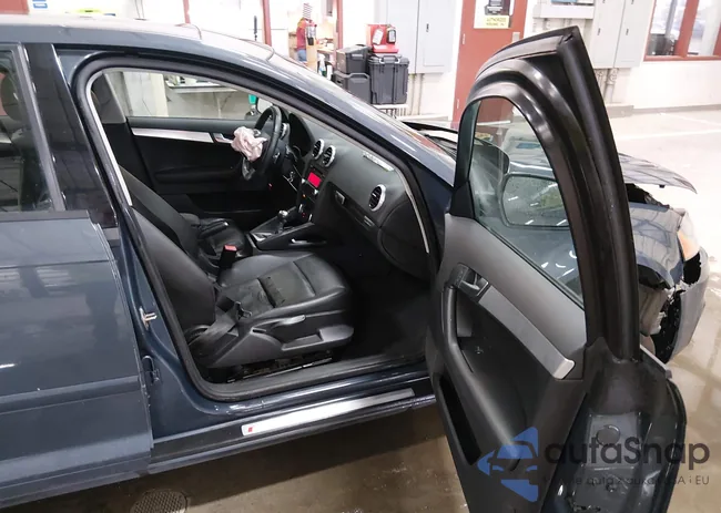 WAUMFAFM5DA027594: 44497794