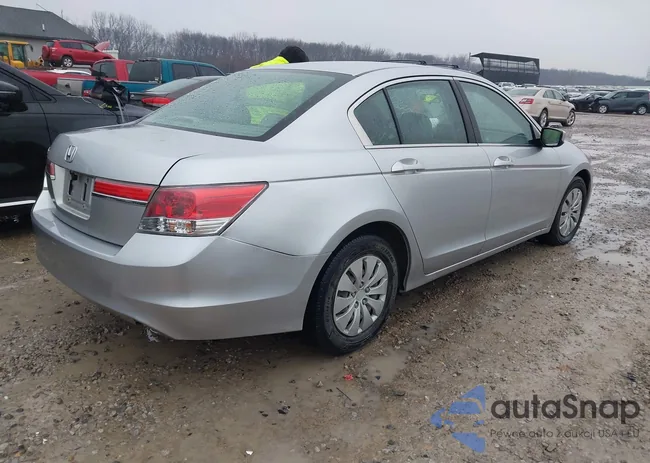 1HGCP2F39BA103647: 44497974