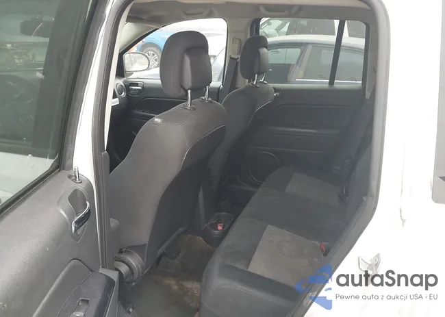 1C4NJCBA1GD702969: 44497319