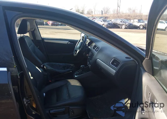 3VWDP7AJ1DM363677: 44498863