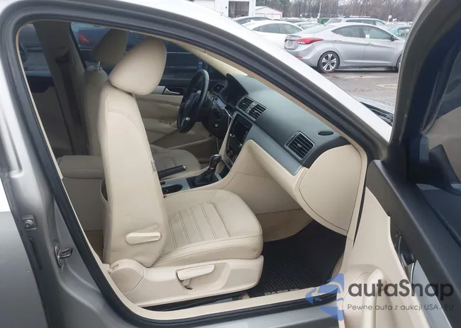 1VWBM7A36DC011911: 44498371