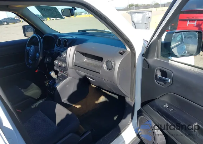 1C4NJPFA0GD792469: 44500330