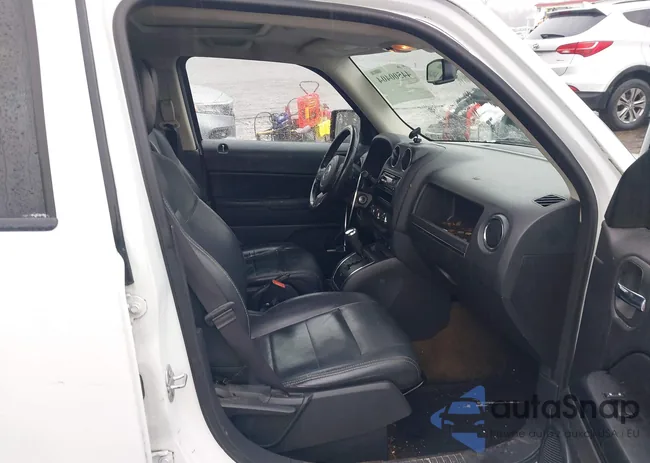 1C4NJPFA9GD589421: 44500404