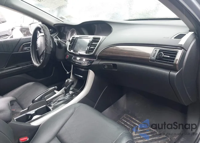 1HGCR2F8XHA002566: 44502938