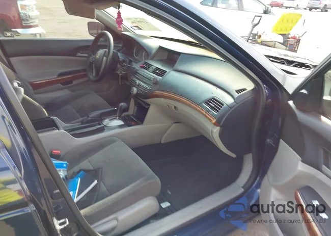 1HGCP2F72BA101340: 43508766