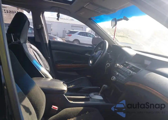 1HGCP2F70BA012611: 43508421