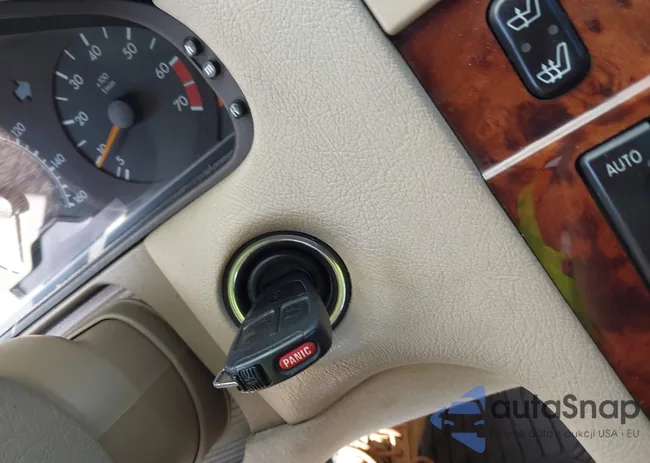 WDBJF82H8XX021943: 43513749