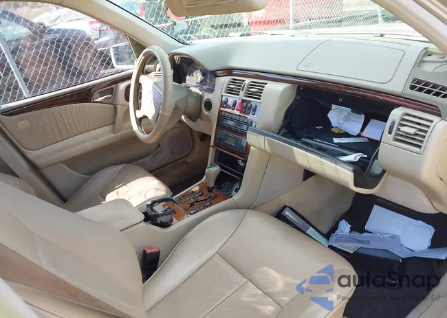 WDBJF82H8XX021943: 43513749