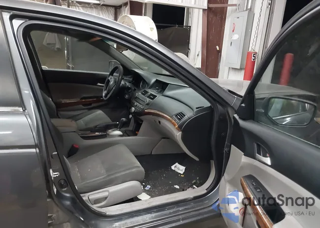 1HGCP2F76BA045435: 43513814