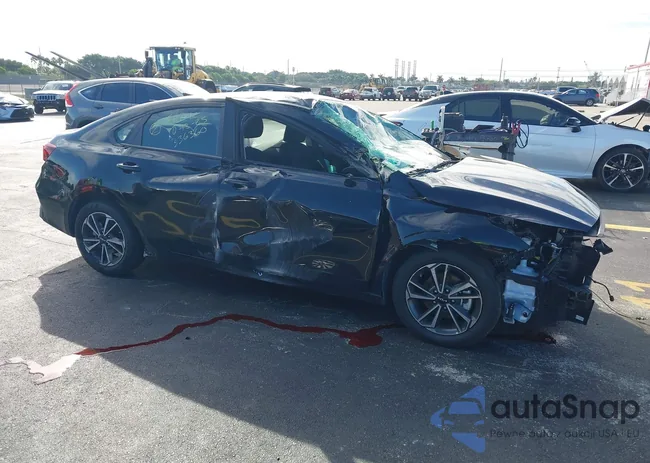 3KPF24AD1PE647960: 43515917