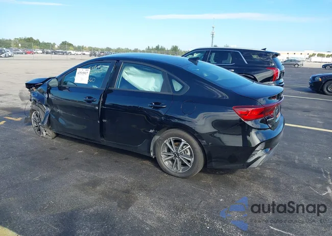 3KPF24AD1PE647960: 43515917