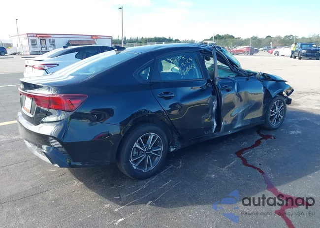 3KPF24AD1PE647960: 43515917