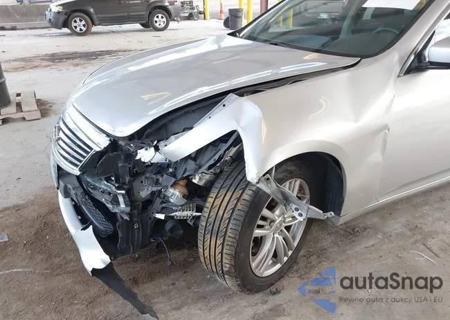 JN1DV6APXBM830887: 43516590