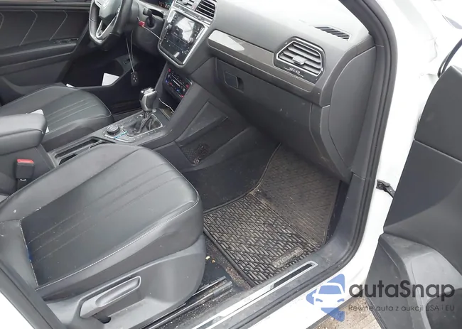 3VV8B7AX1NM173596: 43517735