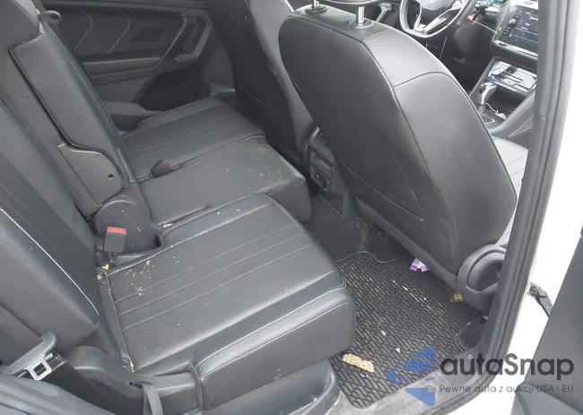 3VV8B7AX1NM173596: 43517735