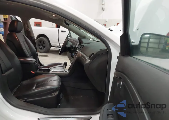 1G8ZV57B69F111640: 43517329